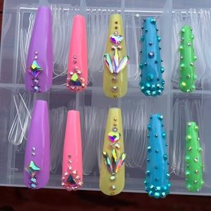 Done by me, my name is Aaliyah.I’m 18, and try to start a nail business.